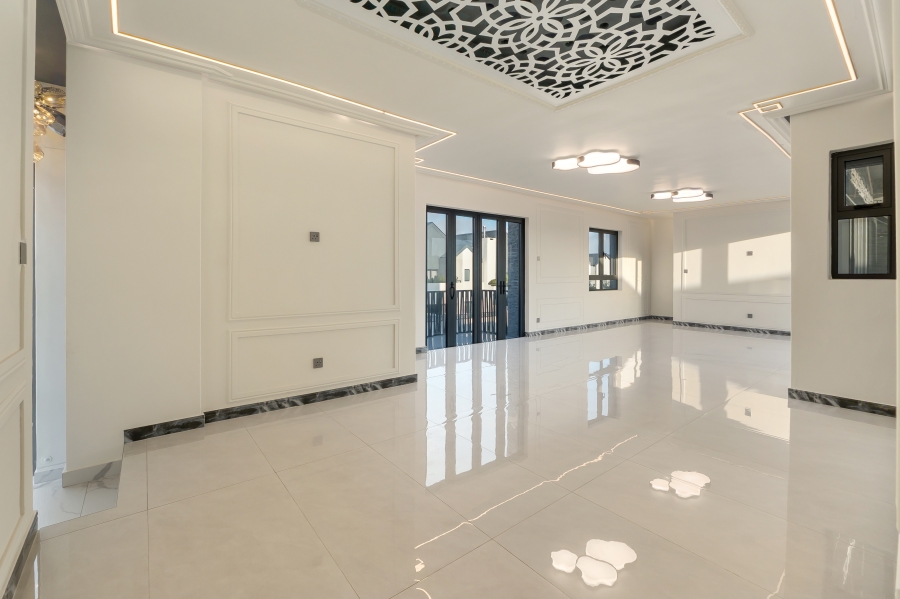 6 Bedroom Property for Sale in Sandown Western Cape